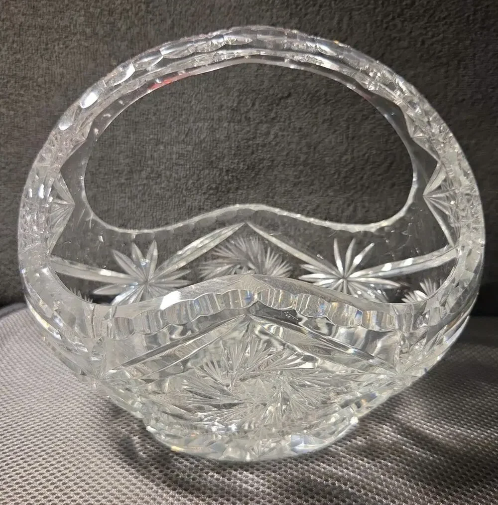 Vntg Crystal Basket Pinwheel Design 8in X 8in X 5 In